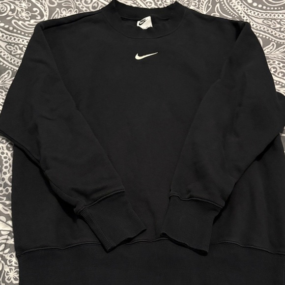 Nike Sweaters - Nike women’s Black crew neck sweater